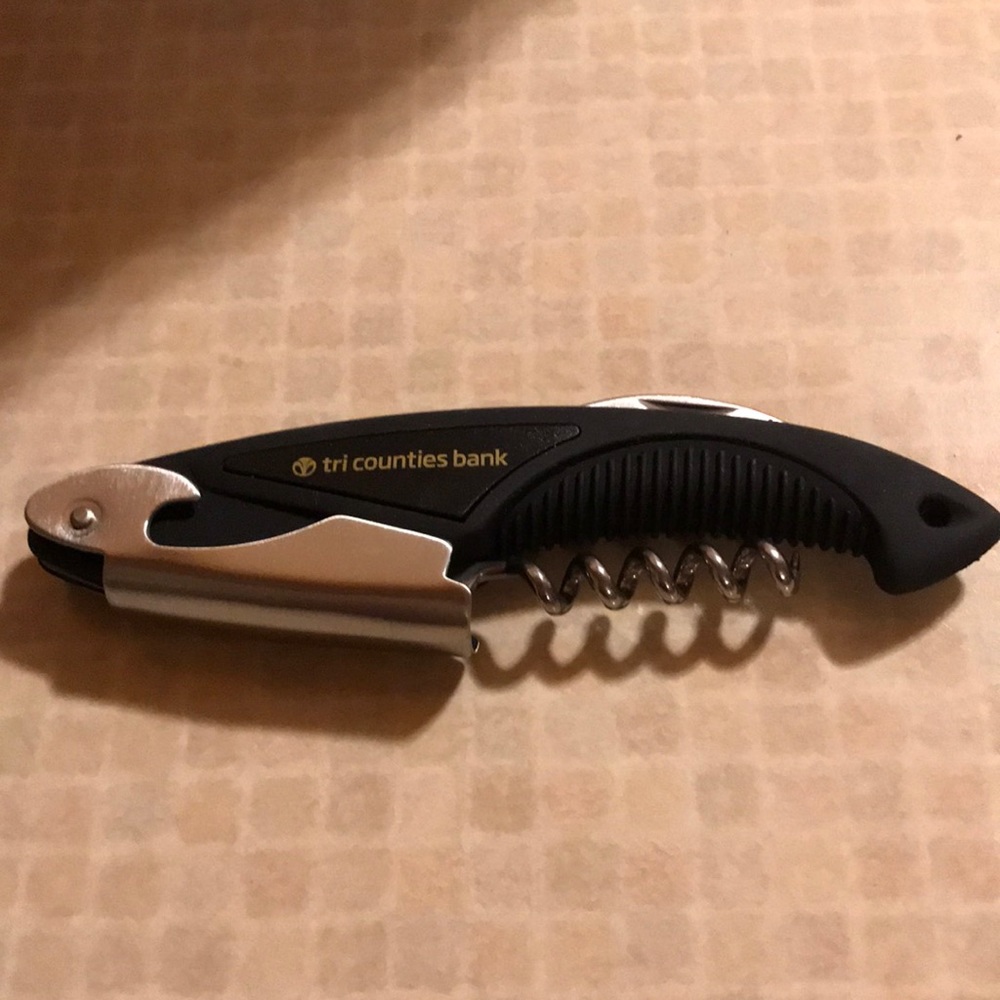 Wine opener for your bar